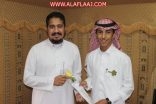 شاهد : في يوم السعادة 100 وردة من فريق إخاء ترسم الابتسامة