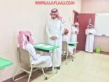 بالصور..” آل مغيرة ” يقف على سير الاختبارات المركزية 90  مشرفًا ومشرفة يتابعون أعمالها