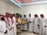 وفد من لجنة تنمية الأفلاج يزور رجل الأعمال الشيخ محمد الزنان