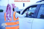 فريق “بناء لجنة تنمية الأفلاج” يوزع 300 وجبة إفطار