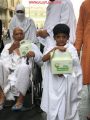 بالصور : “إخاء” التطوعي في الأفلاج يوزع 1200 وجبة إفطار بالحرم المكي