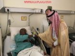 محافظ الأفلاج يُعايد المرضى المنومين