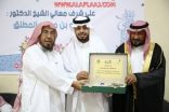 شاهد : لجنة تنمية الأفلاج تعايد منسوبيها بالهدايا