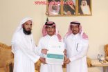 شاهد: بعد تسجيلهم 70 أسرة.. وزارة الإسكان تكرم بناء لجنة الأفلاج والهزاني يلتقيهم