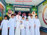 بالصور.. طلاب في الأفلاج يفاجئون معلميهم المنقولَين بزيارة وهدية