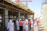 محافظ الأفلاج يقف على أكبر مشروع استثماري خيري بمحافظة الأفلاج