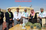 الفهد يُكرم الشيخ ناصر بن ابراهيم آل بازع بمناسبة استضافته للوفود المشاركه من جميع أنحاء المملكة في دراسات الكشفية التأهيلية المنعقدة في مقر الكشافة بمحافظة الأفلاج