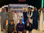 بالصور والفيديو : سياح من بريطانيا يتجولون في مهرجان عبق الماضي بمحافظة الأفلاج