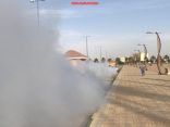شاهد.. تطهير وتعقيم الحدائق العامة في بلدية الأفلاج