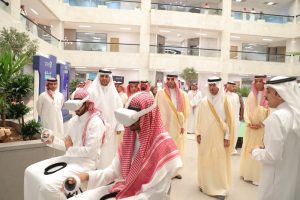 وزير البلديات والإسكان يفتتح المعرض المتنقل للتوعية بالأمن السيبراني