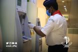 كشافة لجنة تنمية الأفلاج تُعقم صرافات البنوك