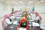 شاهد.. “الكبيري” يترأس اجتماع اللجان والجمعيات الخيرية في الأفلاج