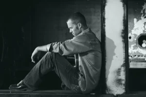 دراسات حديثة تُحذّر: “الخذلان” ليس مجرد ألم عاطفي.. بل صدمة تؤثر على الدماغ والصحة الجسدية