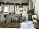 “أقل واجب أقدّمه للمملكة”.. 1000 كمامة هدية من خيّاط يمني لأهالي الأفلاج
