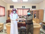 بعد غيرته التي أفقدته عمله.. “بشرى الأفلاج” تقدم محلًا وقرضًا لـ”الدوسري” ودوريات الشرطة تكرّمه