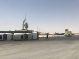 شاهد بالصور : إنقلاب شاحنة تحمل أربع مركبات ولا إصابات