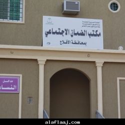 مدير التربية والتعليم اثناء تكريم الأستاذ والمصور شعبان