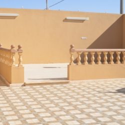 صالة الطعام .. مساحه تتسع لأكثر من 16 صحن