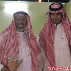 منسوبي “صحيفة الأفلاج الإلكترونية” قبل وصول الضويف في صورة جماعية