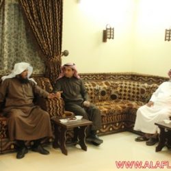 مدير التحرير عبدالله ال دحيم أثناء إستقباله رئيس المجلس البلدية الشيخ مرضي الحبشان