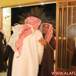 رئيس المجلس البلدي في إستقبال محافظ الأفلاج في مقر الإحتفال (إستراحة الأندلس)