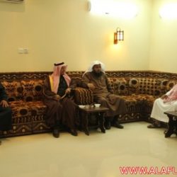 رئيس التحرير السابق والأستاذ تركي الخرعان أثناء السلام على المحافظة والمسؤولين