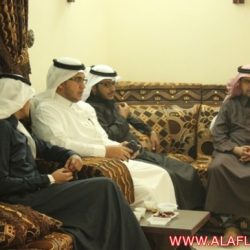 جانب من الحضور ويبدو محافظ الأفلاج ومدير التعليم