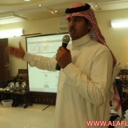 جانب من الحضور ويبدو محافظ الأفلاج ومدير التعليم