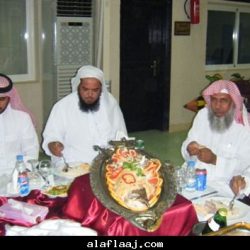 محافظ الأفلاج والمهندس التويجري وبجانبهم رئيس بلدية الافلاج الاستاذ مسفر الضويحي